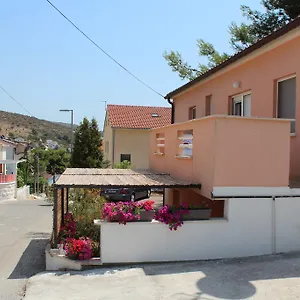 https://apartments-luvi.splithotels.org