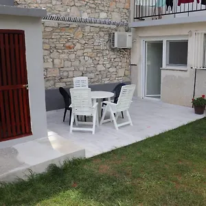 https://nika-pula.in-istria.net